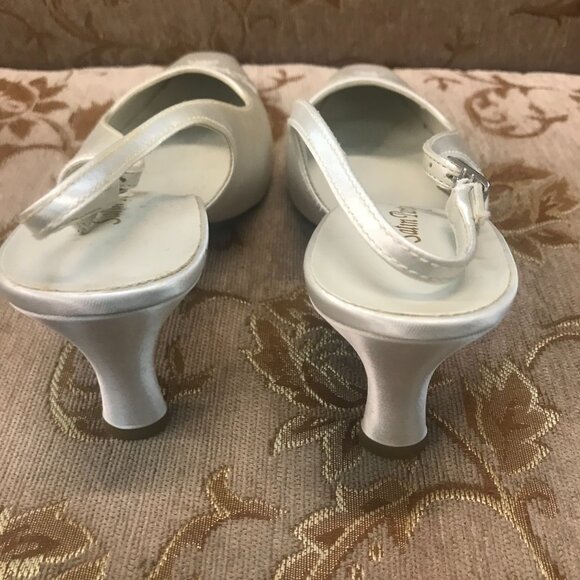 Dye-Able White Embroidered Roses Satin Slingback, Formal Pump Dress Shoe Wedding - Picture 10 of 15